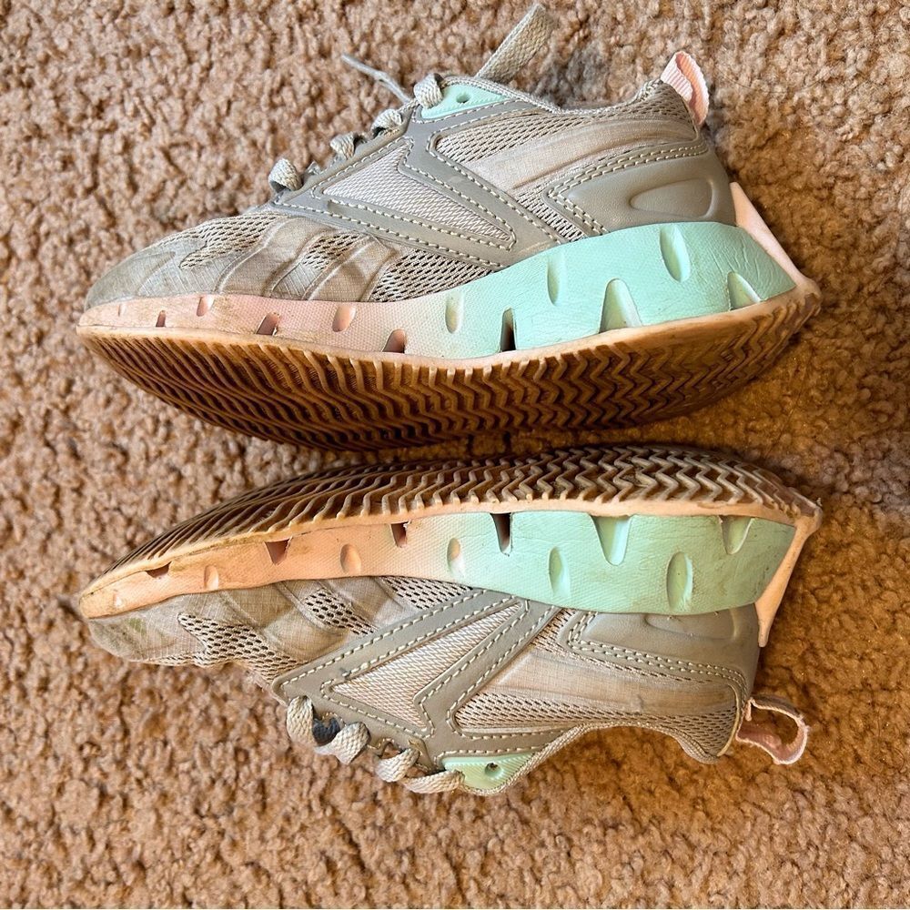 Reebok | Girl sneaker shoes, size 11 - Picture 4 of 5